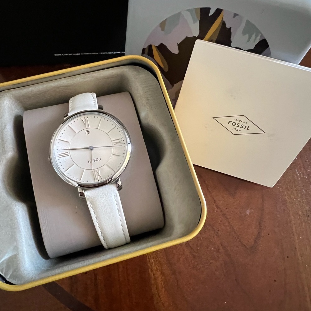 Fossil white leather wrist watch with silver detail